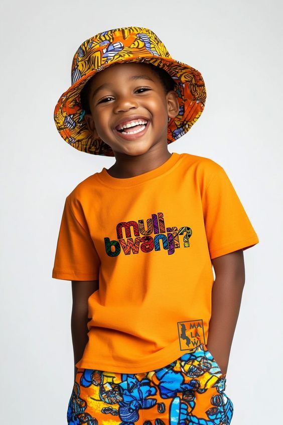 Cliente souriante invitant à découvrir le catalogue Trésoria20 Shop